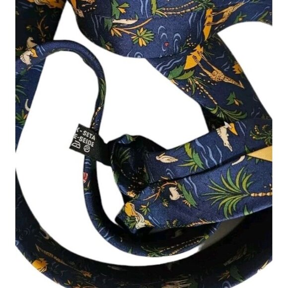 SALVATORE FERRAGAMO Men's 100% Silk Necktie LUXURY Blue Island Animal W:3.7" EUC - Picture 4 of 5